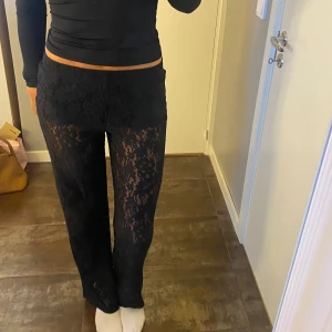 Spets byxor - Spets byxor från nakd i storlek S. Använda 1 gång. Shortsen är ej insydda men medföljer när jag skickar paketet