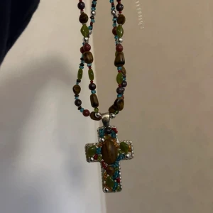 Halsband - Jättecoolt halsband, olika färger. Halsbandet är vintage som jag ärvt. Passar nån som gillar sånt stil🥰🥰skicka bud