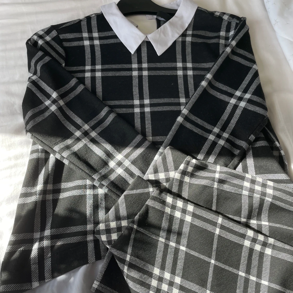 Svart och vit rutig klänning från FB Sister