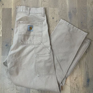 Carhartt Carpenter Pants - Carpenters i snygg tvätt och superbra skick. Hör av er vid fler frågor!