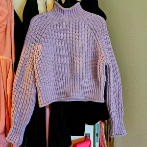 Tröja - Mysig croppad polotröja, väldigt varm och skön. 