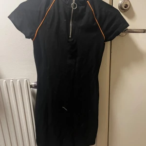 Klänning från HM - Bra skick, storlek 36, Hm märke DIVIDED