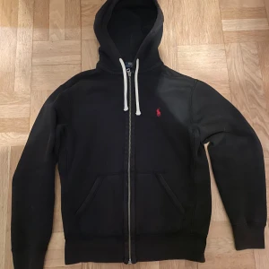 Ralph lauren zip - Fin zip hoodie i bra skick Nypris 1600