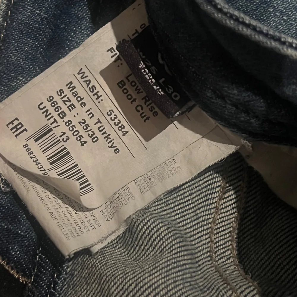 Populära ltb jeans som är slutsålda. De är i storlek w25 l30 och är köpta för ungefär 1000kr. Sparsamt använda och i väldigt bra skick. 🥰. Jeans & Byxor.