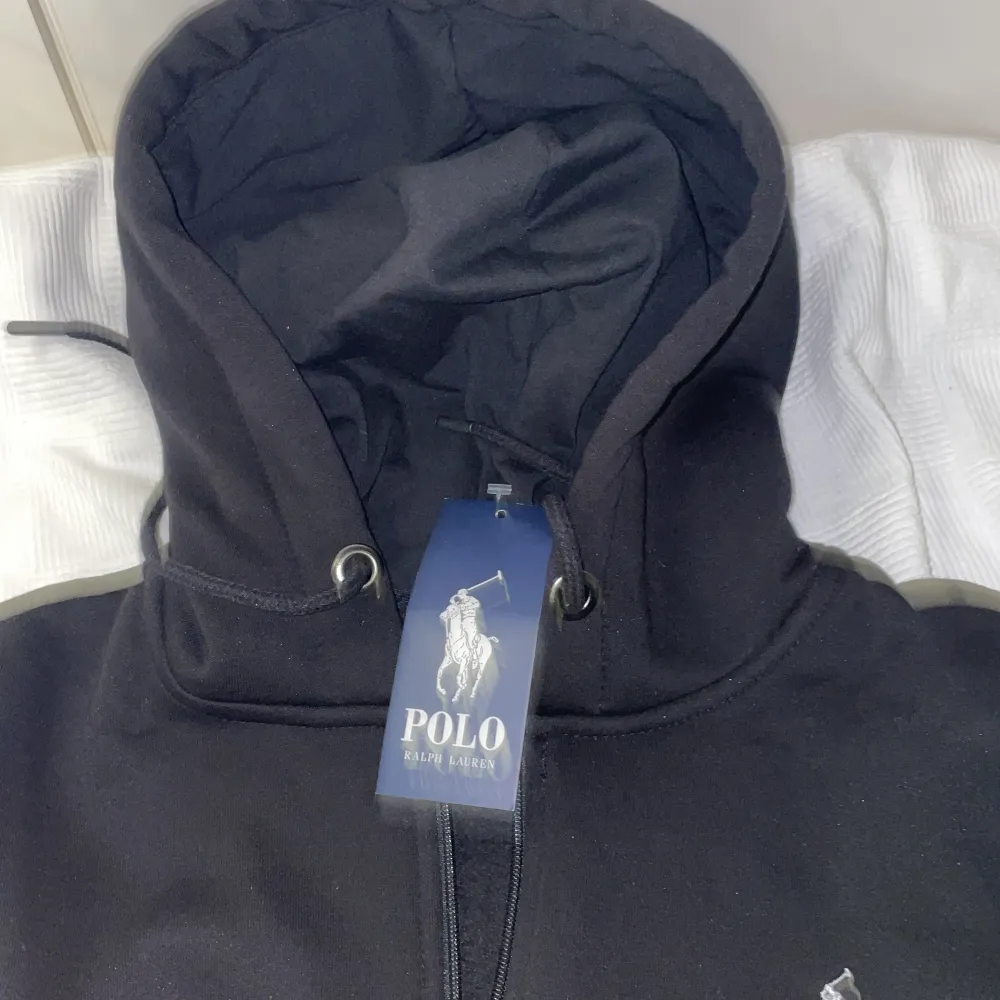 Svart vitt Ralph Lauren Hoodie storlek M . Hoodies.