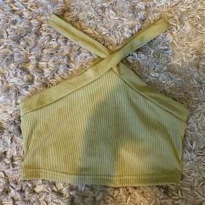 Grön topp - Grön topp från shein, ribbad i materialet 