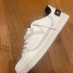 Helt oanvända Valentino Backnet sneakers. Storlek 42,5 