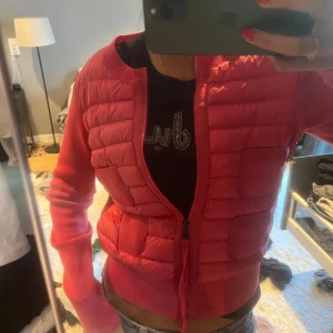 Moncler cardigan  - Säljer nu min rosa fina moncler cardigan då den inte kommer till användning längre 🩷