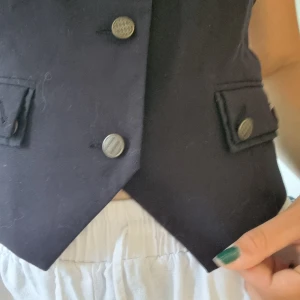 Retro vest - Ser ut som ny trots att den är köpt under 90 talet. Hittade i min mammas garderob🥰. Passar S. Pris går att diskutera.