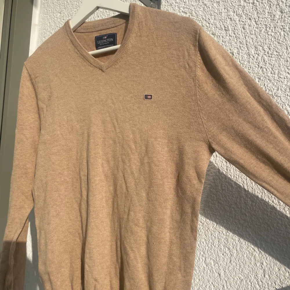 Beige pullover från Lexington. Knappt använd! . Tröjor & Koftor.