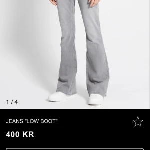Low boot jeans  - Säljer ett prat jätte fina jeans från lager157 som inte kommer till användning jag är 165/167! Jag köpte dem för 400kr och nu säljer jag dem för 250💓 skriv för egna bilder❤️