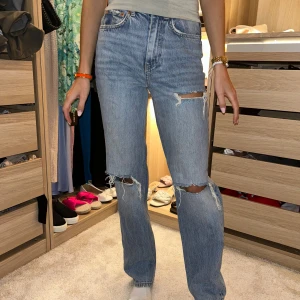 Baggie Jeans  - Baggie jeans från Gina tricot. Väldigt sällan använda. Köpta för 599kr och säljer för 259kr