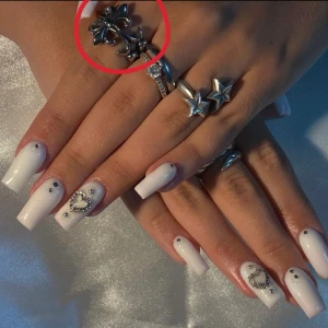 chrome hearts liknande ring  - superfin ring som liknar chrome hearts 😛