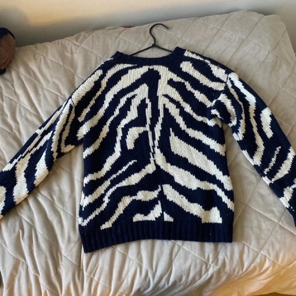 Zebra mönstrad stickad tröja - 90