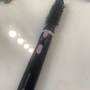 Värmeborste - Jättebra värmeborste från remington! Kommer inte till användning🩷