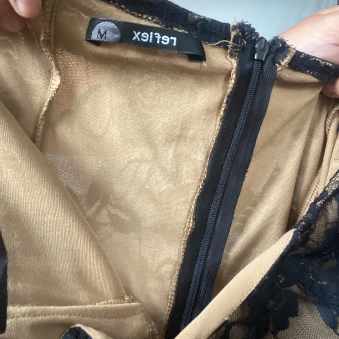 Svart spetsklänning från Reflex - 92