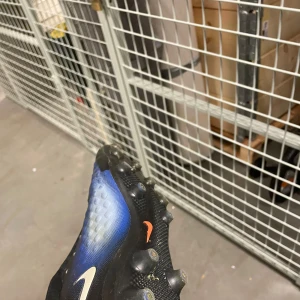 Fotbollsskor - Helt ok skick inga snöre