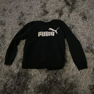 Tröja - En tjocktröja från Puma bra skick 