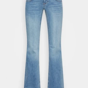 Low waist jeans💓 - Ljusblåa Low waist bootcut jeans💗w27 längd 30💗original pris 400