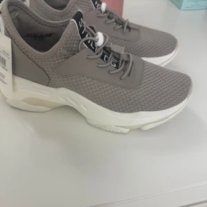 Stockholm skor lik Steve Madden  - Helt nya skor stl 36 nypris 998kr 