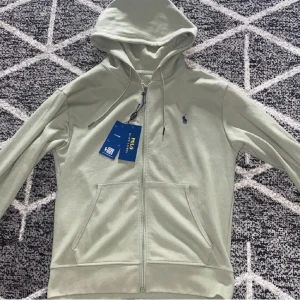 Ralph lauren zip  - Riktigt fet Ralph lauren zip Säljer då den inte passade mig Öppen för byten Skriv vid fundering!