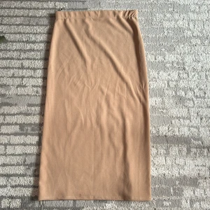 Kjol - Maxikjol i storlek 42 köpt utomlands. Aldrig använt!