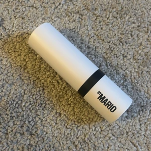 Makeup by mario  - Säljer min helt nya och endast testad makeup by mario i färgen medium (borsten är aldrig rörd), nypris 369, säljer för 230kr🩷