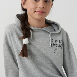 Gina tricot hoodie - Säljer min Gina tricot hoodie som tyvärr har blivit för liten för mig inga defekter på dålig kvalitet ny pris 249kr