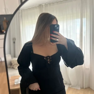 Blus  - Svart blus från Gina Tricot 🌸 