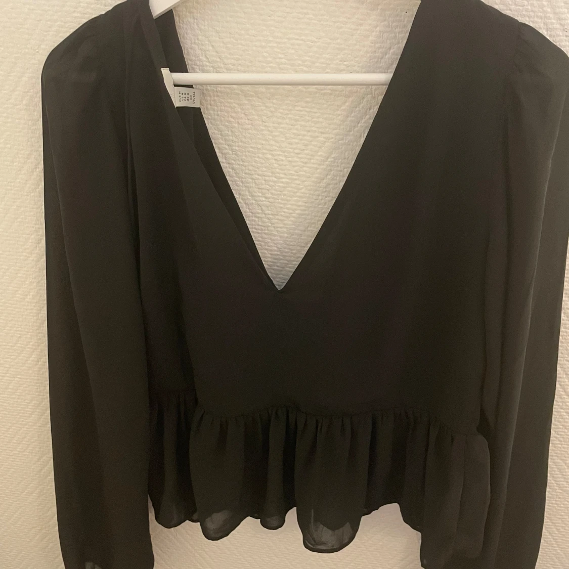 Svart vringad topp  - 92