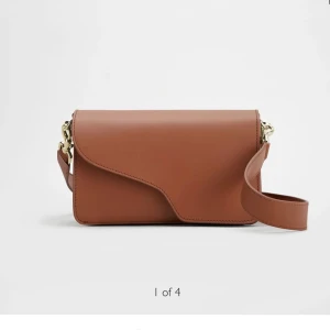Assisi Brandy Leather bag ATP Atelier - Assisi Brandy Leather bag ATP Atelier i en ljusbrun färg. Nyskick. Originalpris 4800kr.
