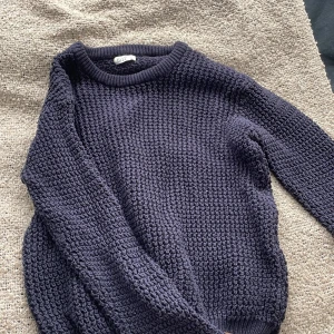 Stickad tröja  - Stickad tröja i bra skick, används 3 gånger 