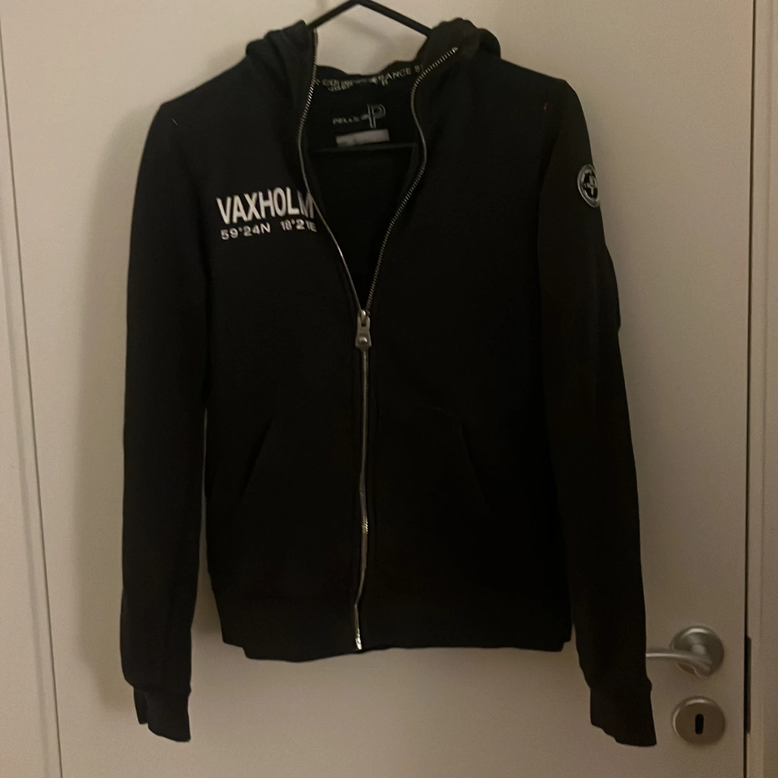 Svart hoodie från Pelle P stl.150-152