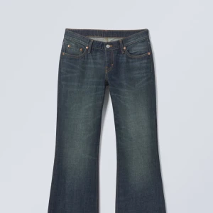 Slutsålda weekday jeans!!  - Supersnygga low waist jeans från weekday i ny skick🫶🏼 storlek 23/32 (xxs). (Nypris 590)