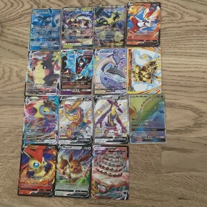 Pokémonkort speciella  - Säljer Pokémon kort. Perfekt för samlare eller spelare som vill förstärka sin kortlek. Som det är sällsynta 75sek per kort eller högsta bud - we had an offer we would accept but did pressen a wrong button !  
