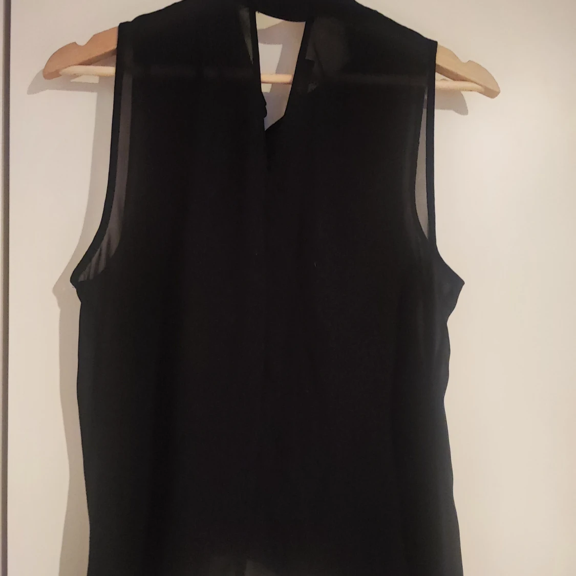 Svart ärmlös blus