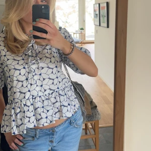 Blus från Lindex - Så söt blus från Lindex, sparsamt använd och helt perfekt till sommaren!💕