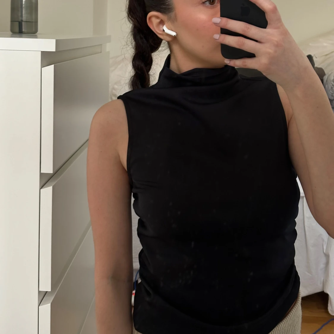 Svart ärmlös polotopp - 1