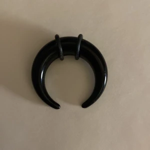 0g septum pincher - oanvänd svart pincher för septum eller öron i akryl