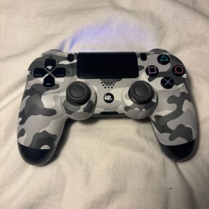 Ps4 kontroll - Hej säljer en ps4 kontroll är typ helt ny använder den inte längre pågrund av att jag har köpt ps5