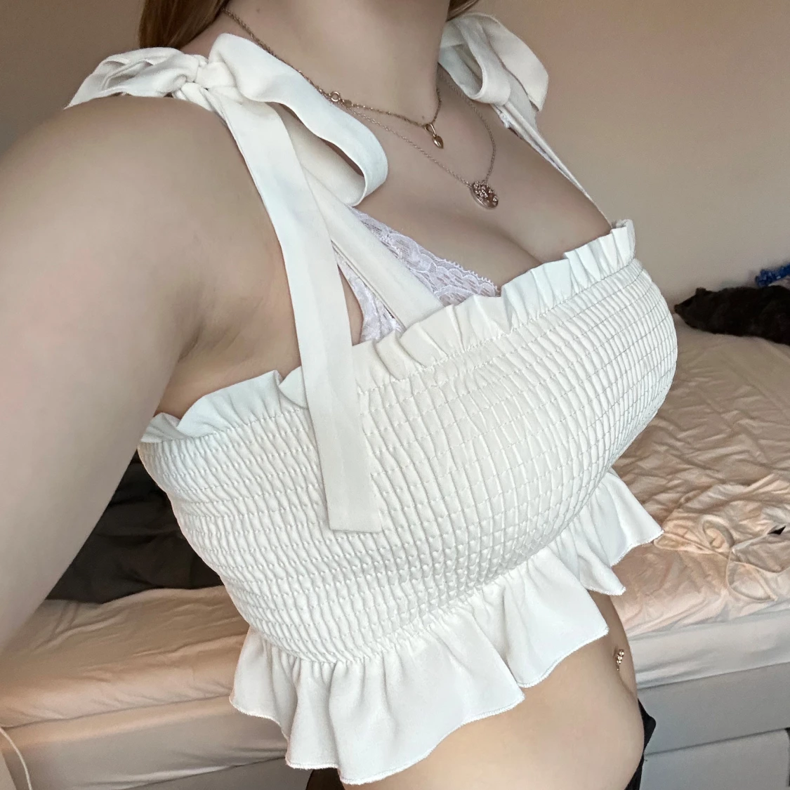 Vit croppad topp med knytband - 2