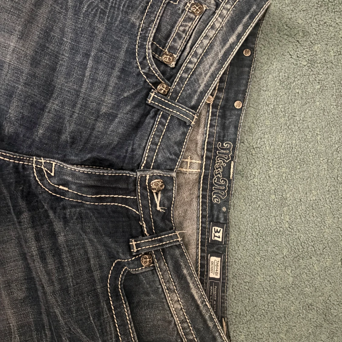 Mörkblå jeans från Miss Me - 90