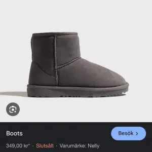 Gråa uggs ifrån Nelly, kom aldrig till användning då jag har andra jag använder!