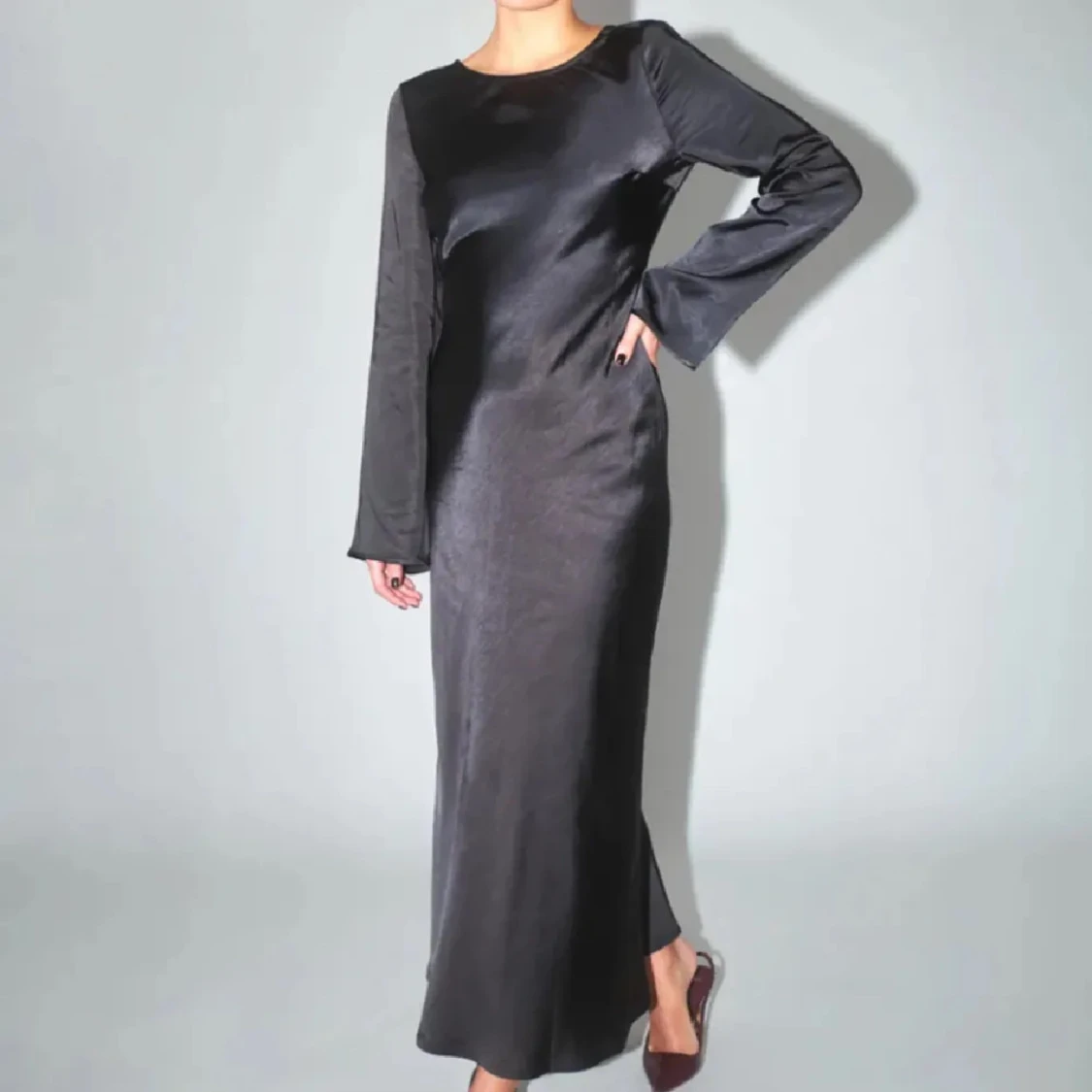 Satin klänning Gina tricot  - 90