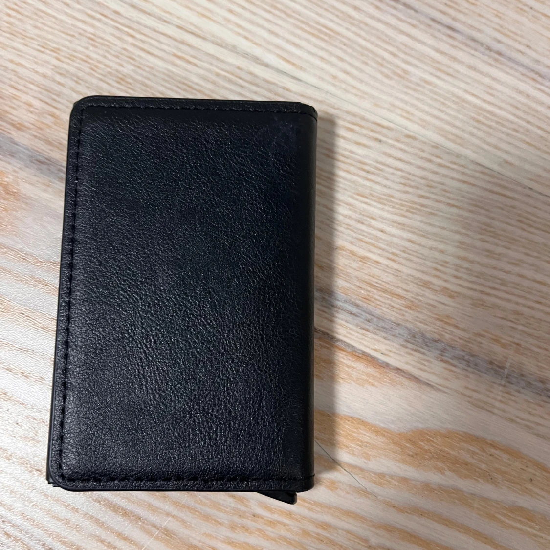 Svart plånbok i skinn - 90
