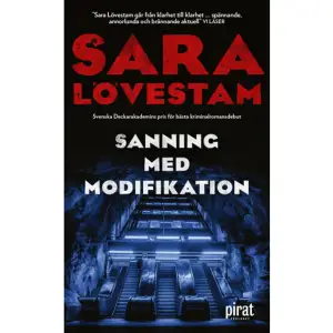  Saga Privatdetektiv. Kontakta mig om polisen inte kan hjälpa dig.Det är obehagligt att ens nämna polisen, men Kouplan måste göra det för att få rätt kunder. Han måste ha pengar och han vägrar att diska en enda tallrik till på Azads grill. Julia är borta. Ena sekunden höll hon Pernillas hand, i nästa ögonblick var hon försvunnen. En kvinna med andra erfarenheter skulle ha gått till polisen. För Pernilla är det inte ett alternativ.Kouplans jakt på kidnapparen leder honom in i Stockholms undre värld, men samtidigt är det något med Pernillas förflutna. Vad gör man när sanningen, som den först ser ut, visar sig vara något helt annat?Sanning med modifikation är Sara Lövestams femte roman, och den första boken om Kouplans överlevnad.     Format Pocket   Omfång 255 sidor   Språk Svenska   Förlag Piratförlaget   Utgivningsdatum 2018-09-03   Medverkande Niklas Lindblad   ISBN 9789164206046  