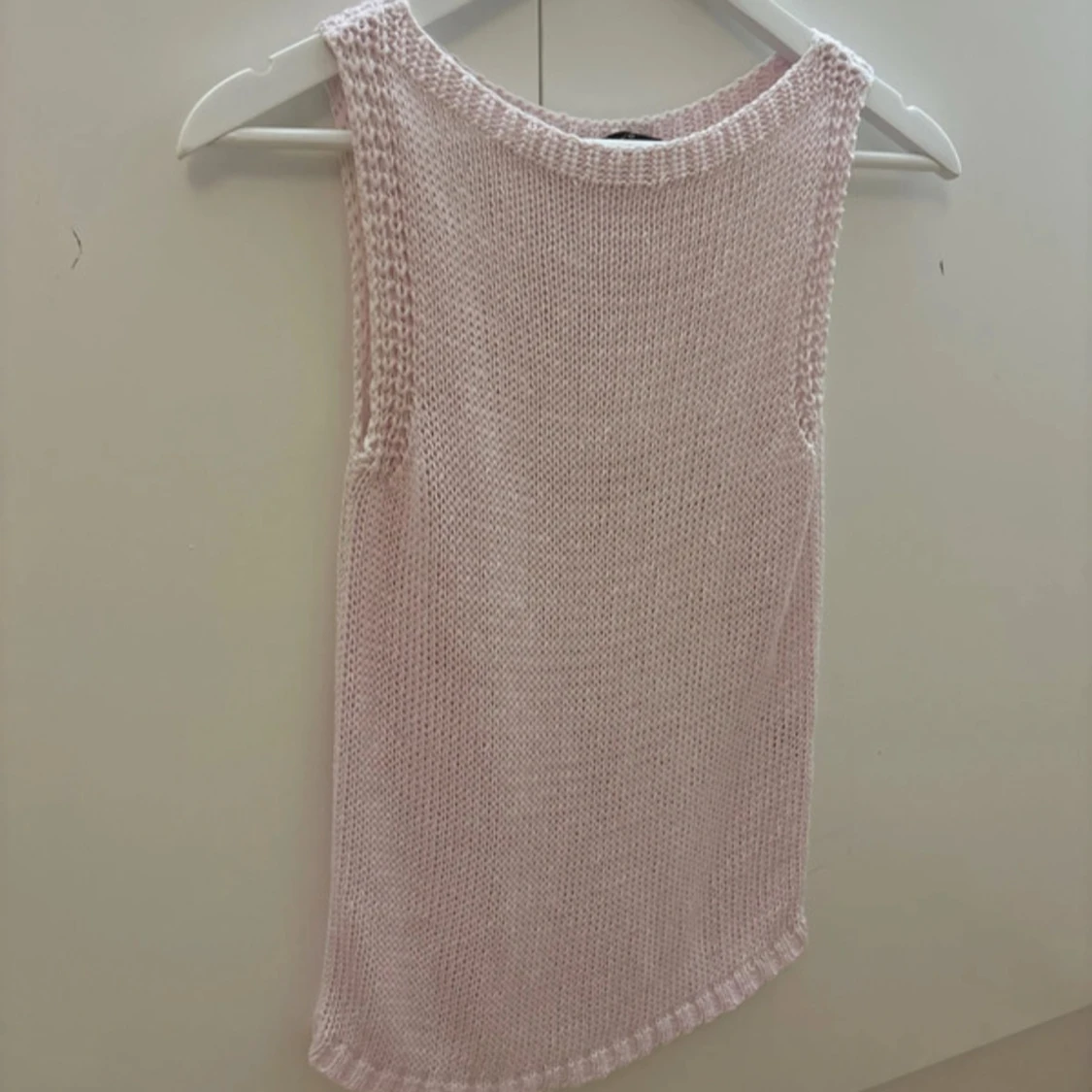 Rosa stickad ärmlös topp