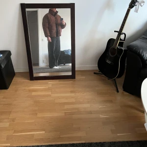 Brun pufferjacka - Säljer en brun pufferjacka i bra skick. 