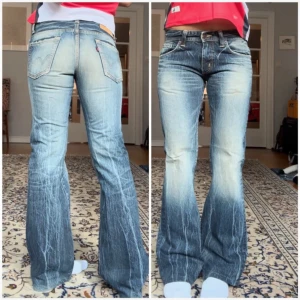 Snygga jeans 💖 - Innerbenslängd 77, midjemått rakt över 37💞 (inte jag på bilden, lånade bilder från förra ägaren) byxorna endast testade🙏🏻