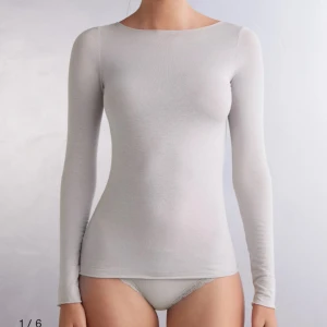 Intimissimi tröja - Säljer min gråa intimissimi tröja då den inte kommer till någon användning, den är i helt ny skick och har använt den 3 gånger🩷